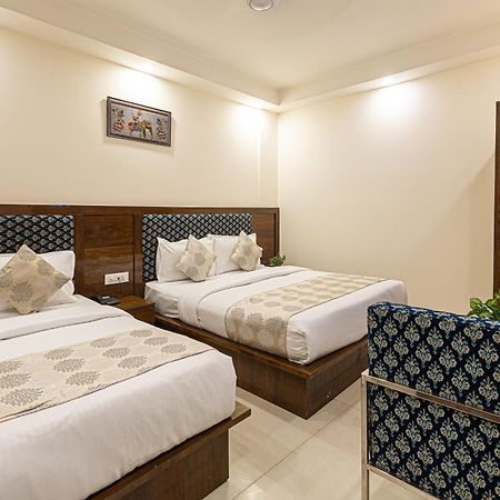 Hotel Emblem Suites- Near Delhi Airport Yeni Delhi Dış mekan fotoğraf