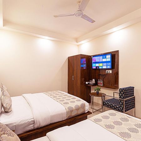 Hotel Emblem Suites- Near Delhi Airport Yeni Delhi Dış mekan fotoğraf