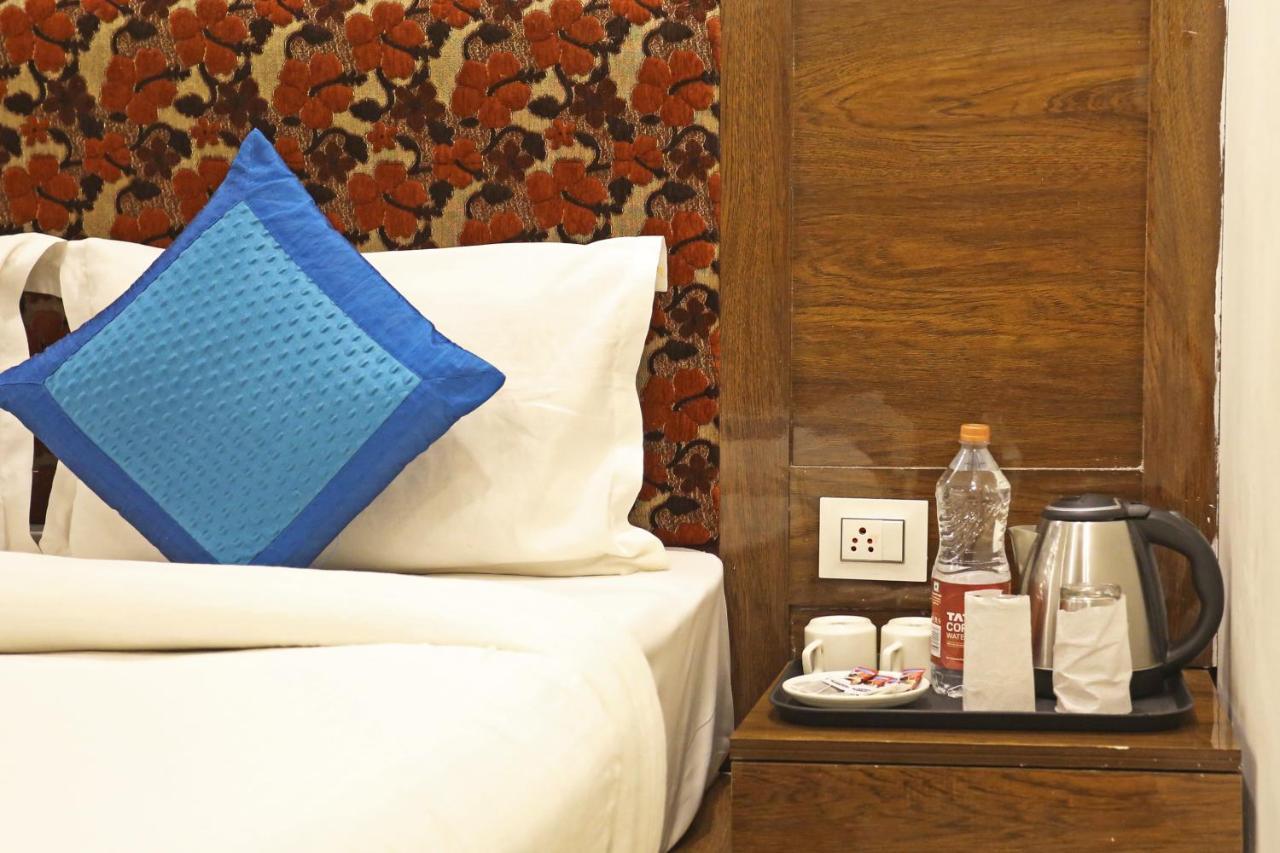 Hotel Emblem Suites- Near Delhi Airport Yeni Delhi Dış mekan fotoğraf
