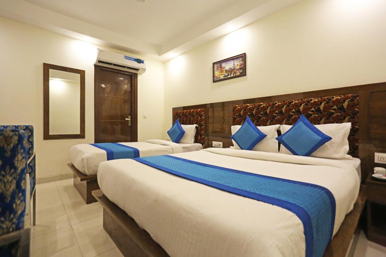 Hotel Emblem Suites- Near Delhi Airport Yeni Delhi Dış mekan fotoğraf