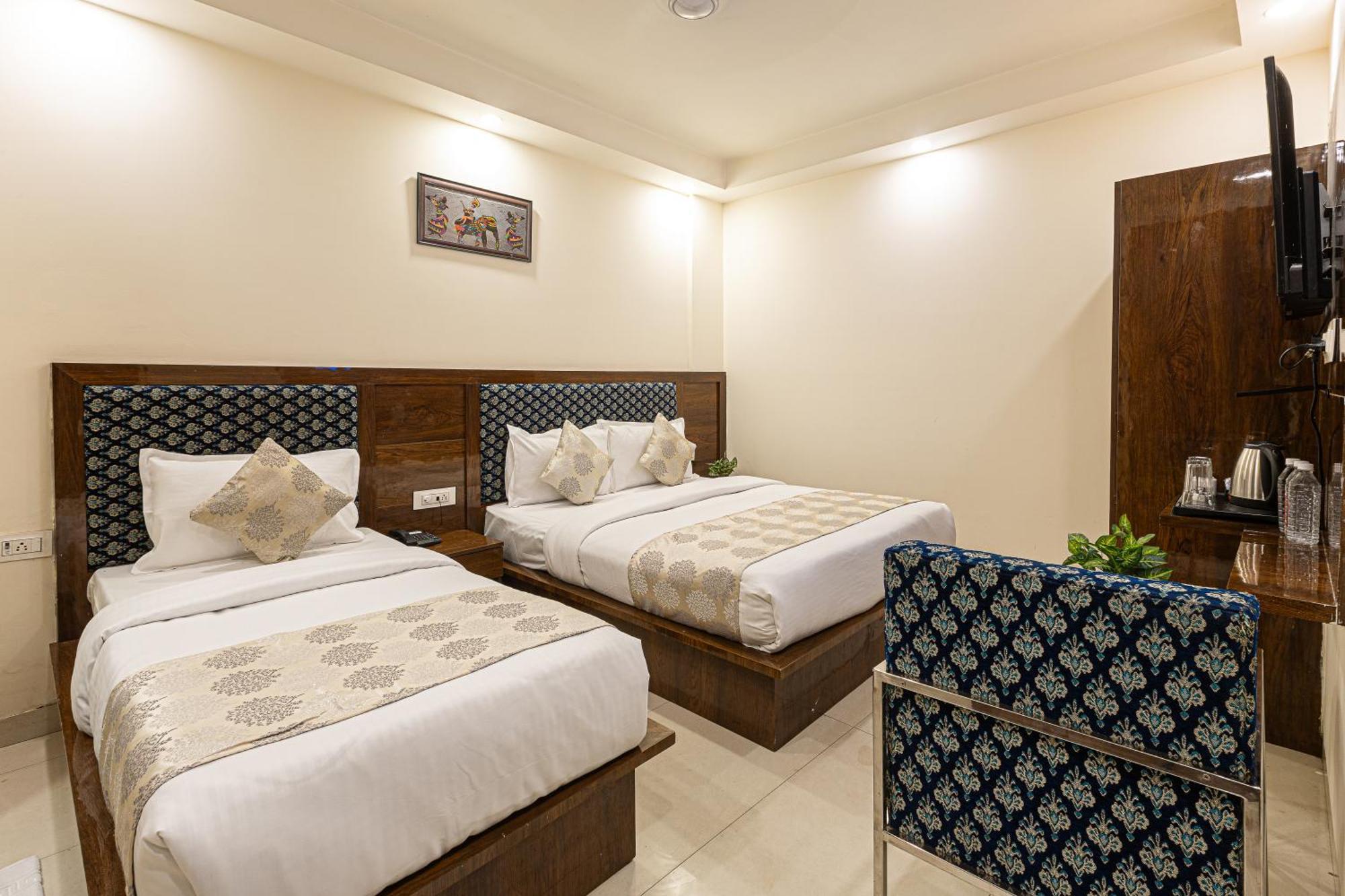Hotel Emblem Suites- Near Delhi Airport Yeni Delhi Dış mekan fotoğraf