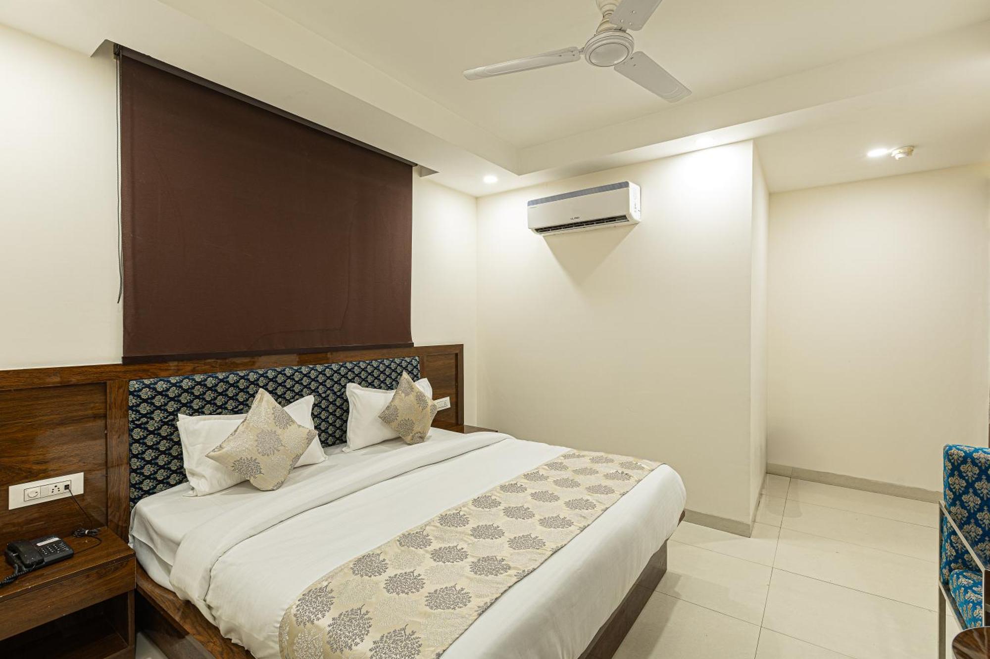Hotel Emblem Suites- Near Delhi Airport Yeni Delhi Dış mekan fotoğraf