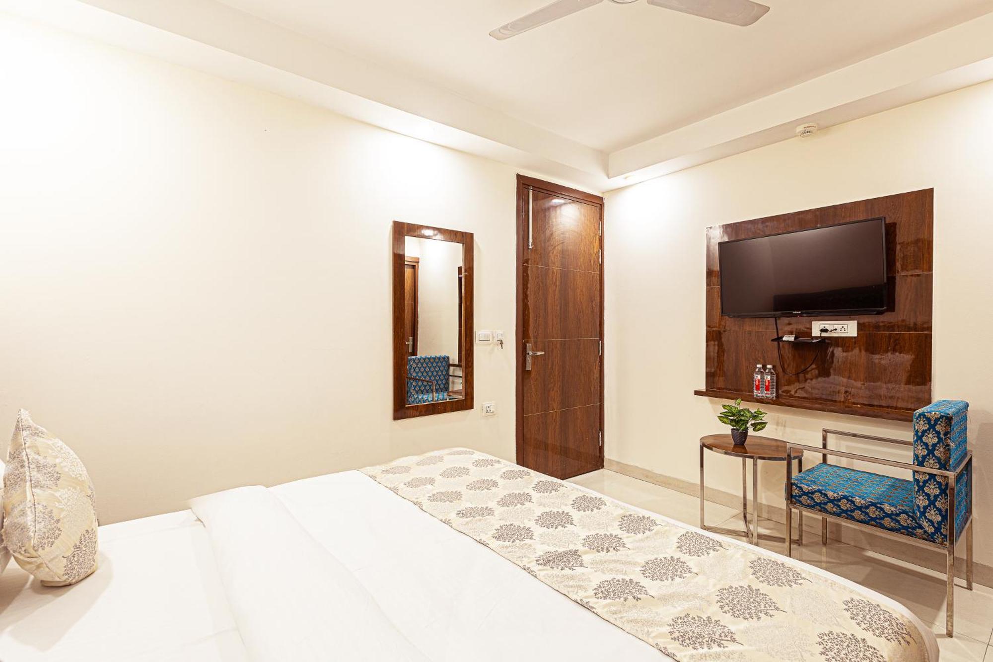 Hotel Emblem Suites- Near Delhi Airport Yeni Delhi Dış mekan fotoğraf