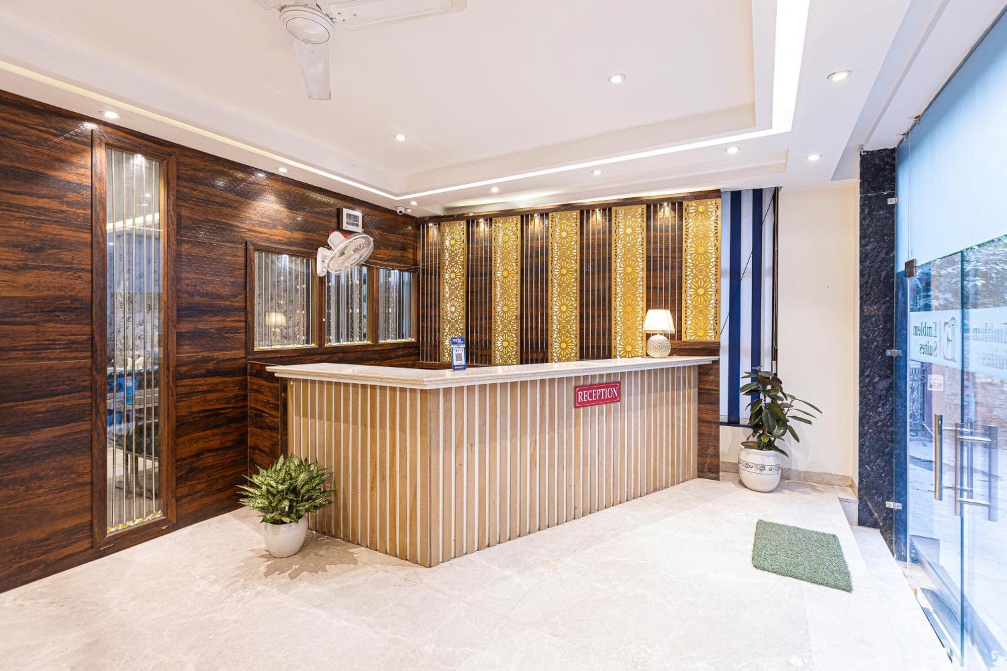 Hotel Emblem Suites- Near Delhi Airport Yeni Delhi Dış mekan fotoğraf