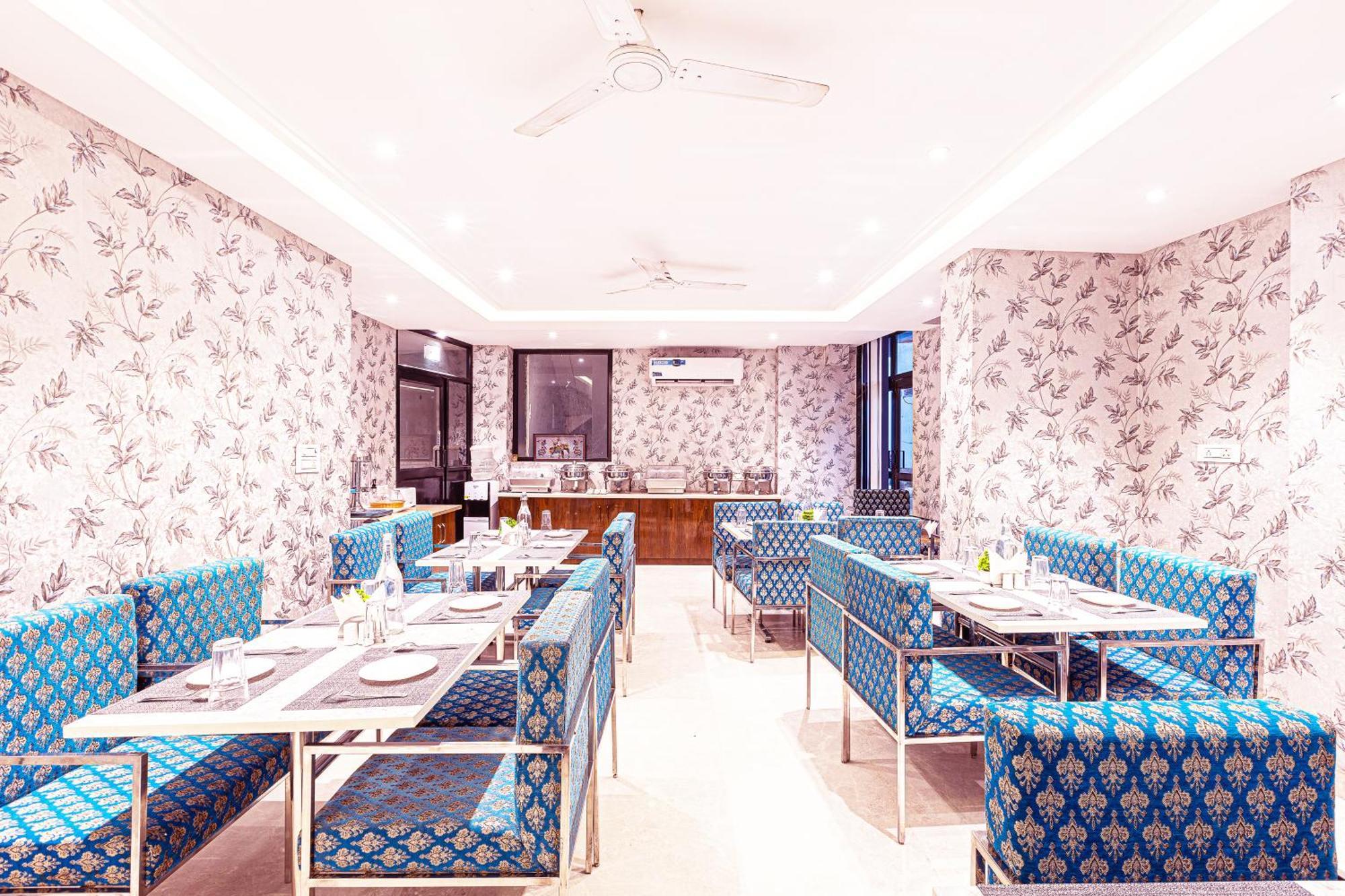 Hotel Emblem Suites- Near Delhi Airport Yeni Delhi Dış mekan fotoğraf