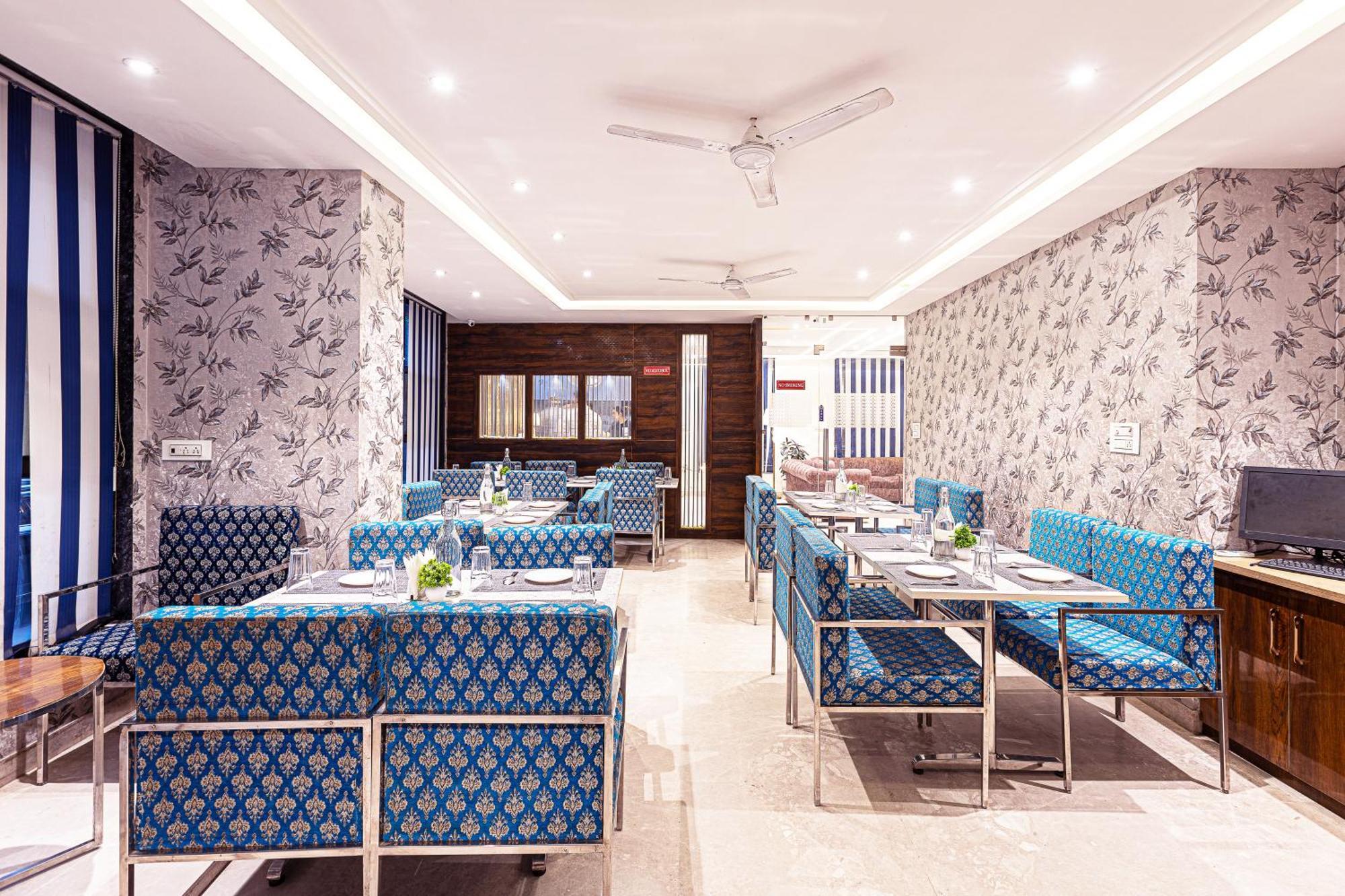 Hotel Emblem Suites- Near Delhi Airport Yeni Delhi Dış mekan fotoğraf